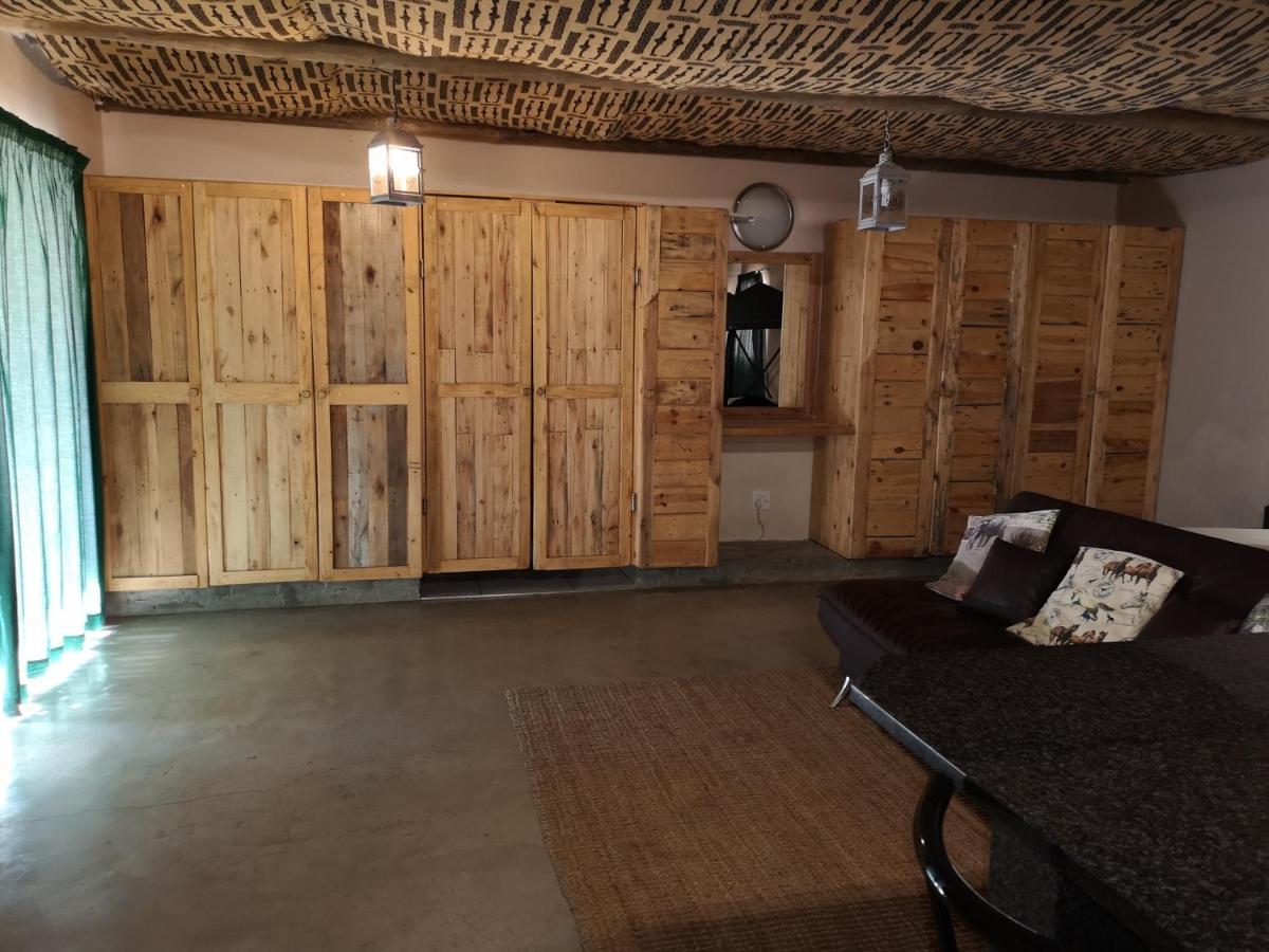 Aaa Rose Garden Guesthouse Mookgophong ภายนอก รูปภาพ