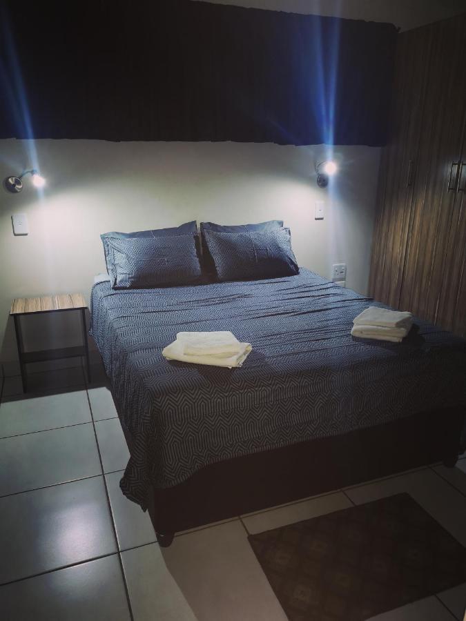 Aaa Rose Garden Guesthouse Mookgophong ภายนอก รูปภาพ