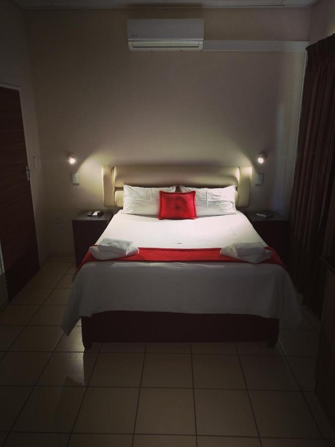 Aaa Rose Garden Guesthouse Mookgophong ภายนอก รูปภาพ