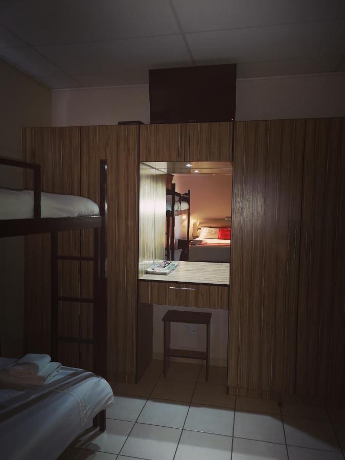 Aaa Rose Garden Guesthouse Mookgophong ภายนอก รูปภาพ