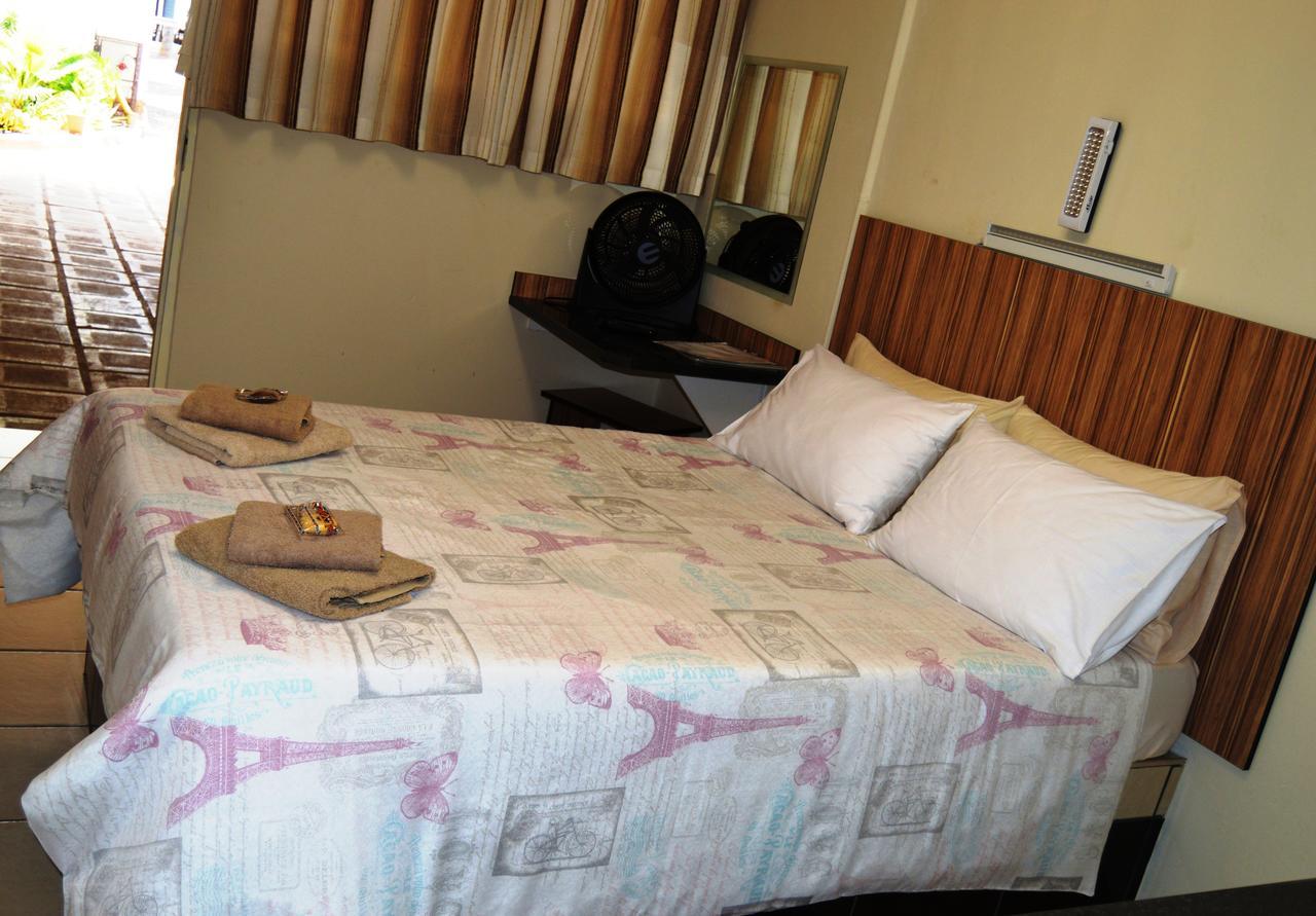 Aaa Rose Garden Guesthouse Mookgophong ภายนอก รูปภาพ